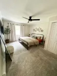 Lakefront Luxury Cabin- Dock, Hot Tub, Firepit, Kayaks, Game Room, Bunk Room