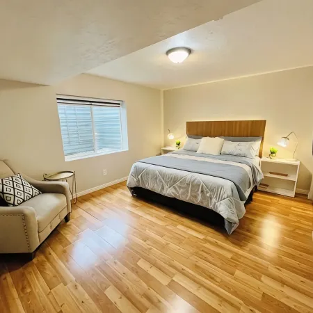 Spacious 2 KingBed 2 QueenBed Basement Apartment