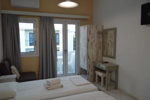 Renia Studios - Standard Studio Overlooking the Swimming Pool.