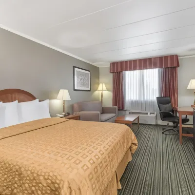 Days Inn by Wyndham Columbus East Airport Отели рядом с достопримечательностью «Развлекательный центр "Волшебная гора"»