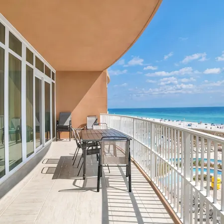 Direct Beachfront  Splash Pad Lazy River-Waterslide-Walk to Restaurants and Bars