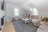 Bright & Stylish Coastal Retreat in Marblehead Historic Center w Parking! - Wi-Fi