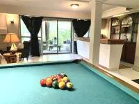 Luxury Stay on a Lake Open Plan•Huge Kitchen•Games Rm Bar•Firepit Luxury•Bedding - Wi-Fi