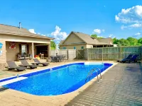 Southern Backroad Retreats (The Pool House) - 3-Star