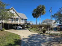 Beach Getaway Just Refreshed, Sleeps 8 <4 br> EV level 2 charging- views - Beach