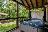 Private Hot Tub - Winter Woodland Setting - Charming Cabin - No Scary Roads - Alppimaja