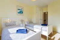 Top renovated townhouse with pool and sea access - Wifi