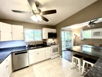 Cozy 3-Bedroom 1 Mile to Downtown & Michigan Stadium w/ Free Parking - บังกะโล