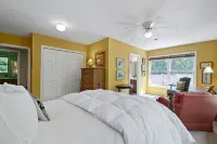 Treetop Montreat/Blk Mtn 5BR /4BA cabin w/Creek just 20 minutes to Asheville!
