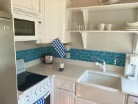 Cozy upper studio- fully equipped & close to town, harbor, shops & restaurants! - balcony