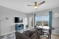 Wait n' Sea- Beach Front View and Close to Mayo Clinic - 4-Star