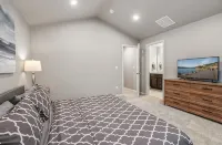 Large Cottage Near Downtown, Beach & Skiing #116