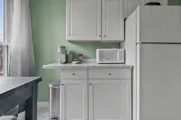 Comfortable 2 bedroom king suite/ - 3-Star