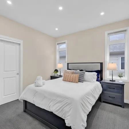 22min drive to Niagara. Sleeps 10. 1GB. 5 Bd/4 Bth
