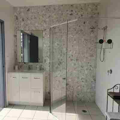ON TOP OF THE WORLD Garden StudioPanoramic Ocean Views, Close to Town & Beaches Rooms