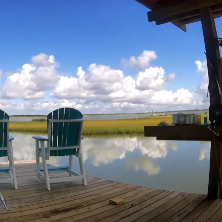 Waterfront Cabin with Amazing Private Fishing Pier and 6 Acres on the bay