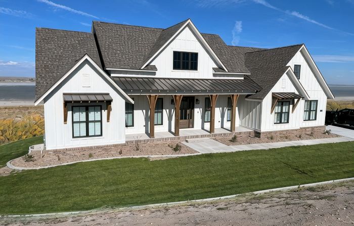 Lakeside Paradise! Beautiful five bedroom home on Lake McConaughy!