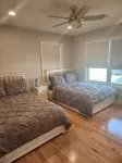 Spacious Beach Home - Steps to Ocean, Dining & Entertainment - Homestays