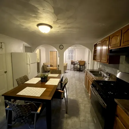 Glorious Suite near Downtown with washer/dryer