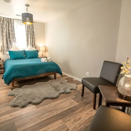 Spacious Retreat with 2 Master Suites, Foosball & AC