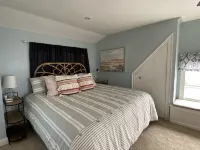 Belle of the Beach: 30 ft to Gorgeous Private Beachfront Home Sleeps up to 13 - Parvekkeita