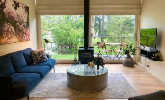 Daylesford Lake Villa 1 ...lake frontage and pet friendly