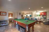 "Summer Salt Sunshine + Pets & HEATED POOL 150m to the beach!