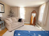 A Comfy Cozy Cottage on Clowney - Homestays