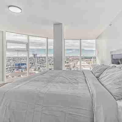 Downtown Sub Penthouse W City Views Rooms