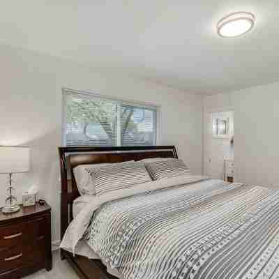Just Updated,with Putting Green. 5mi 2 Airpt&Dwtn. Great for Family & Business. Rooms