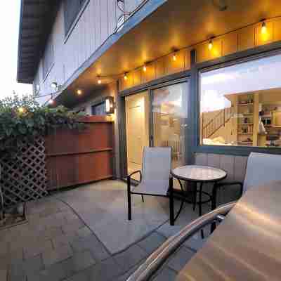 Cozy condo in Sparks, NV close to dining, shopping, and entertainment. Others