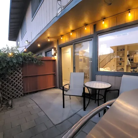 Cozy condo in Sparks, NV close to dining, shopping, and entertainment.