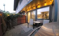 Cozy condo in Sparks, NV close to dining, shopping, and entertainment.