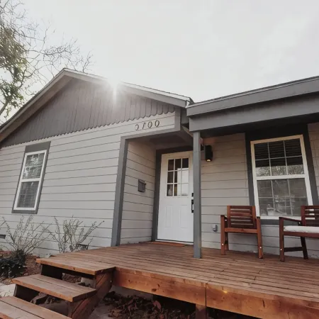 Private Pickleball Court! Lovely 2 Bedroom Home - Minutes to Everything