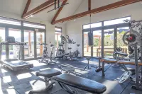 Modern Family  Holiday home with sensational views peaceful paradise (sleeps 11) - Gym