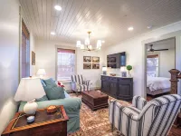 Charming 2-bedroom + Loft  cottage in Maryville Tennessee
