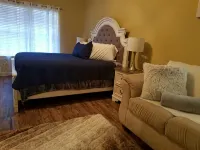 Spacious 3 Bedroom Gem with Lighted Patio - Hot Tub