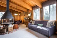 Charming, renovated Carnelian Bay Cabin