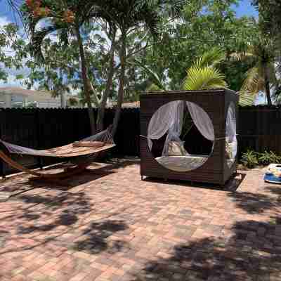 Miami Skyline Luxury Suite With Private Patio and Parking . Hotel Exterior