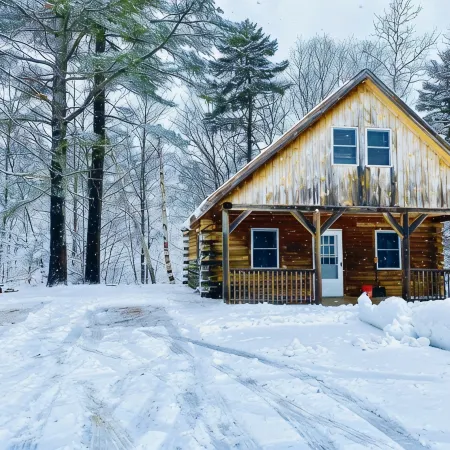 The Bear Lodge Cabin - A rustic retreat on the Ammonoosuc River
