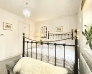Impeccable 2 Bedroom House in Bicester - Wifi
