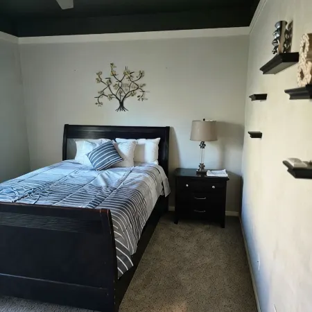 Spacious 4-bedroom house with Pool, WiFi and AC in brilliant Buckeye