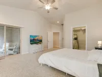 Spacious 1 Level Sisters Home - Walk to Downtown 시스터스 호텔