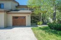 Amazing Mountain Views, Walk to Ski Shuttle! in the Heart of Big Sky Golf - 3 estrellas