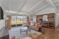 Charming 3-bedroom house south Kokomo - 3 ดาว
