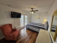 Ocean View Home-Easy Walk to Beach/Shops/Food-Pet Friendly-Just Off Ocean Ridge - Wi-Fi