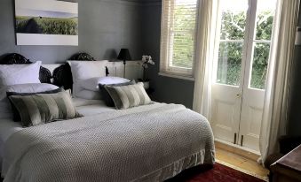 OJ's - Luxury Retreat Minutes from Shopping and Restaurants