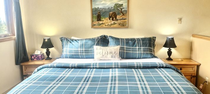 Cozy 2 Bed, 2 Bath Condo on Golf Course with Hot Tub, Sauna & Pool! Hotels in Red Lodge