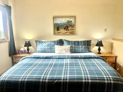 Cozy 2 Bed, 2 Bath Condo on Golf Course with Hot Tub, Sauna & Pool! - 3-Star