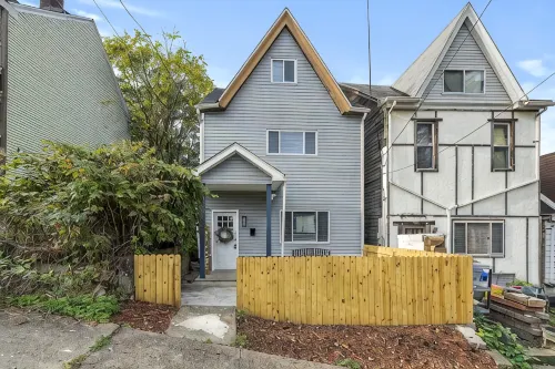 NEW Gorgeous 4bd near universities Hot tub + Games - บังกะโล